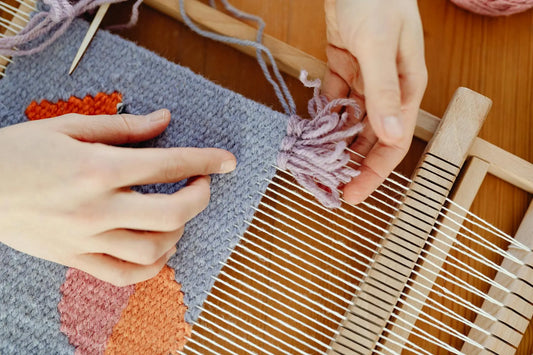Von Ton zu Textil: Warum Keramiker so oft in andere Handarbeiten eintauchen