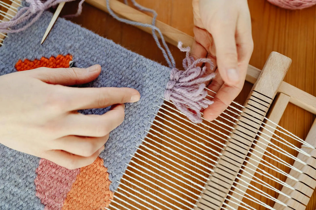 Von Ton zu Textil: Warum Keramiker so oft in andere Handarbeiten eintauchen
