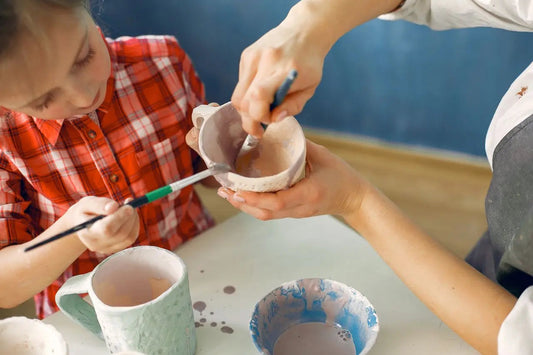 kinder bemalen keramik