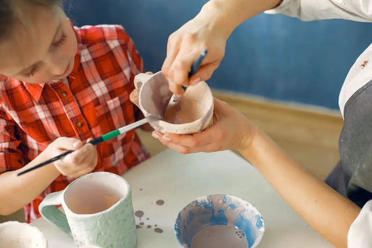 kinder bemalen keramik